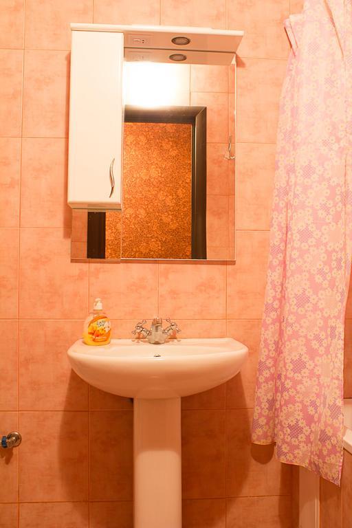 Apartments Near Center ヴィーンヌィツャ エクステリア 写真
